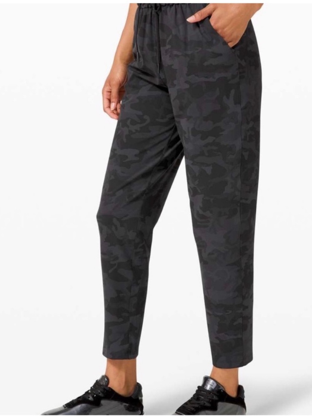 Lululemon keep moving 7/8 high rise pant size 4